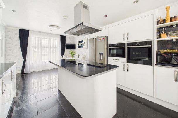 Oak Crescent, Eye - Photo 1