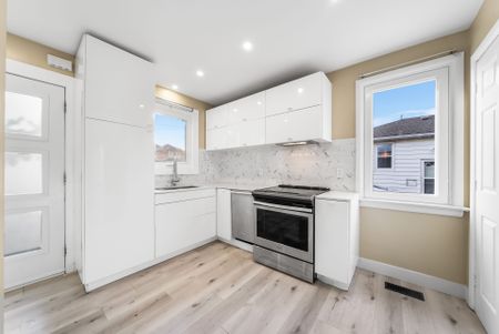 For Lease - 260 West 16th Street, Hamilton, Ontario - Photo 2