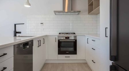 3 Bedroom Home on Parekareka Lane. - Photo 2