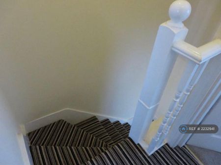 3 bedroom semi-detached house to rent - Photo 5