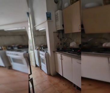 Room in a shared 4-bedroom apartment for rent in Lisbon - Foto 2