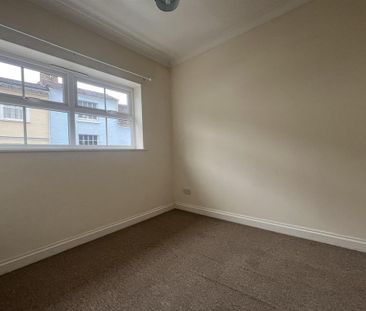 2 bedroom end of terrace house to rent - Photo 3