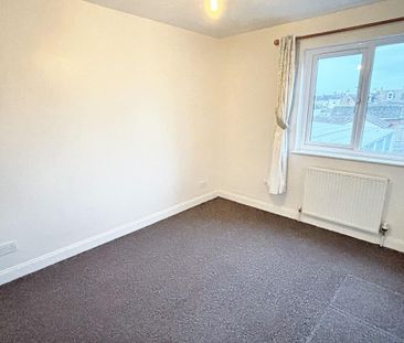 5 bedroom end of terrace house to rent - Photo 4