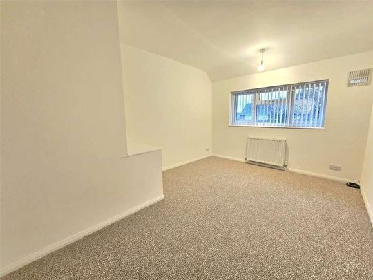 North Hill Drive, Romford, RM3 - Photo 1
