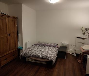 1 Bed Flat, Kings Road, RG1 - Photo 3