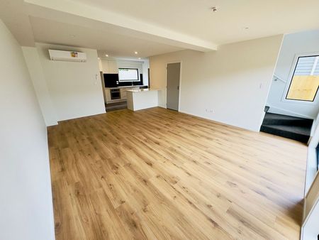 Twin Lux Living – Brand-New Pet-Friendly Townhouse - Photo 4