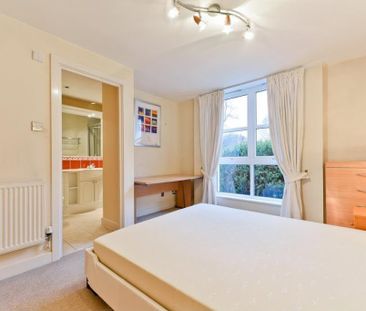 2 Bed Flat, Barrier Point Road, E16 - Photo 4