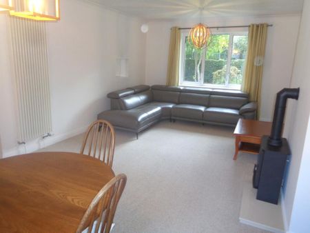 2 bedroom ground floor flat to rent - Photo 2