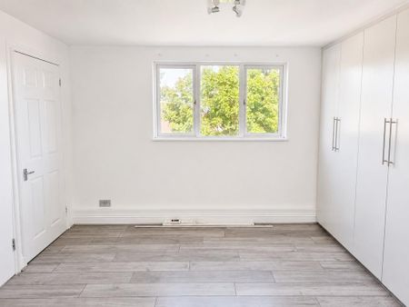 4 bedroom semi-detached house to rent - Photo 3