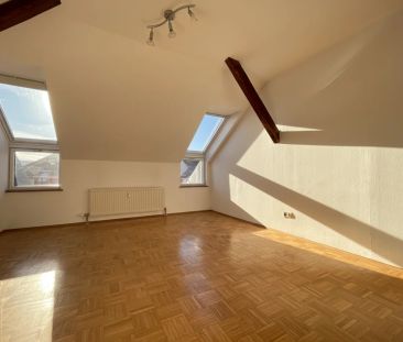 Sehr helle Dachgeschosswohnung in zentraler Lage – perfekt auch als... - Foto 5