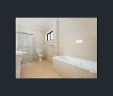 TOWNHOUSE IN AN IDEAL LOCATION - Photo 5