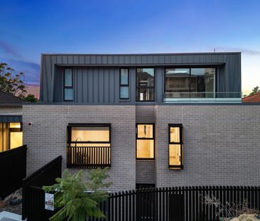 Luxury Entire Floor Apartment - Photo 4