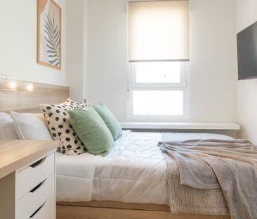 Avenida del Cardenal Herrera Oria, Madrid, Community of Madrid 28034 - Photo 4