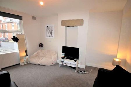 Thornville Place, Hyde Park, Leeds, LS6 - Photo 2