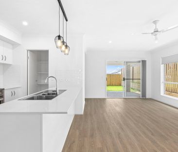 FAMILY HOME WAITING FOR YOU TO MOVE IN! - Photo 4