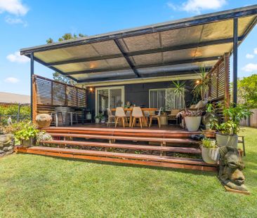 Coastal Cottage Charm Backing Onto Budgewoi Reserve! - Photo 4