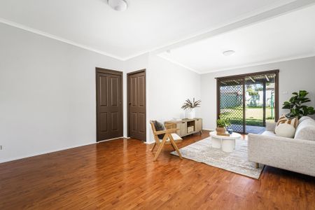 LOCATION, LOCATION, LOCATION! - Photo 2