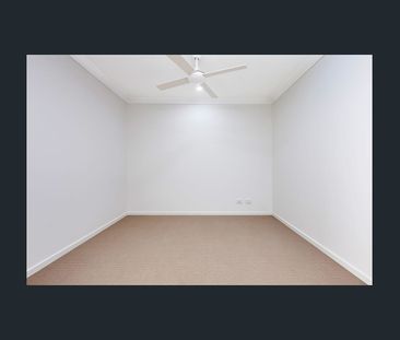 Modern style duplex - Photo 4