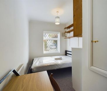 4 bedroom terraced house to rent - Photo 2