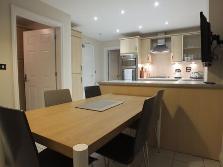 1 bedroom in a house share to rent - Photo 2