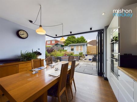 5 bedroom semi-detached house to rent - Photo 3