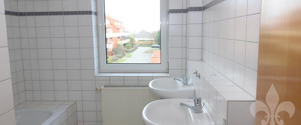 Großzügige 3 Raum Wohnung mit Balkon, Tageslichtbad und Keller im Lindenplatz/Hermsdorf - Photo 1