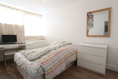 Burley House – Room 3 - Photo 3