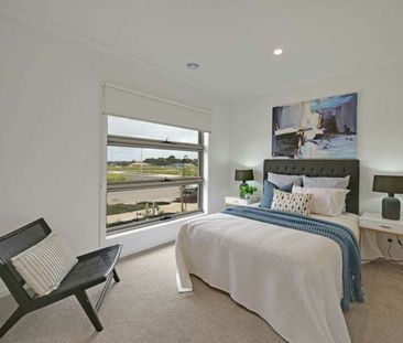 Stylish Family Living in a Prime Cranbourne East Location - Photo 4