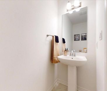 For Lease - 3071 Travertine Drive, Oakville, Ontario - Photo 3