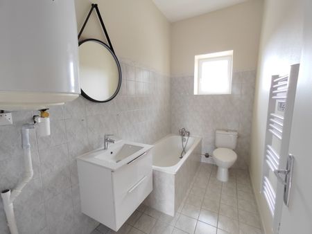 Location Appartement 4 pièces 79m² FLEURY LES AUBRAIS 45400 - Photo 4