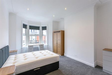 3 bedroom flat to rent - Photo 5