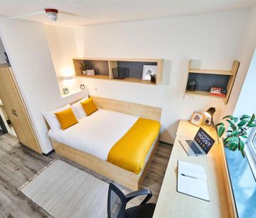 1 bedroom in a flat share to rent - Photo 5