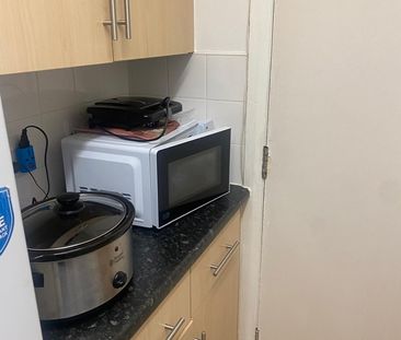 Studio Flat, Conway Drive, LS8 - Photo 3