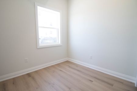 Newly Renovated 1 Bedroom + Den Apartment in Welland! - Photo 5