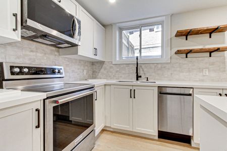 For Lease - 4 Carrington Place Unit# B, Bradford West Gwillimbury, Ontario - Photo 4
