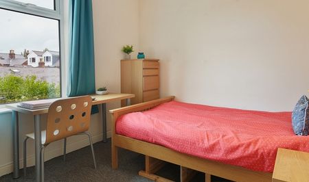 4 bedroom House in a great location! - Photo 4