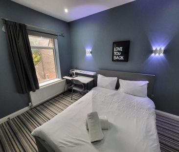 1 bedroom in a house share to rent - Photo 4