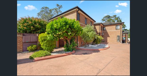 Beautiful Family Home! - Photo 1