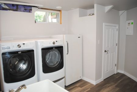 Modern And Spacious 2 Bedroom Basement Suite In St. Albert. - Photo 5