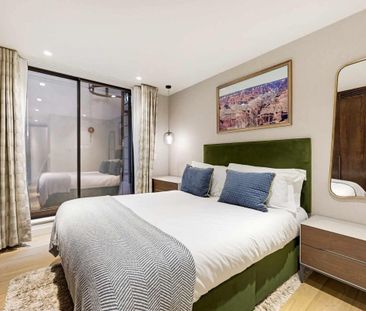 A captivating residence offering luxurious living in an exceptionally characterful setting, W1. - Photo 5