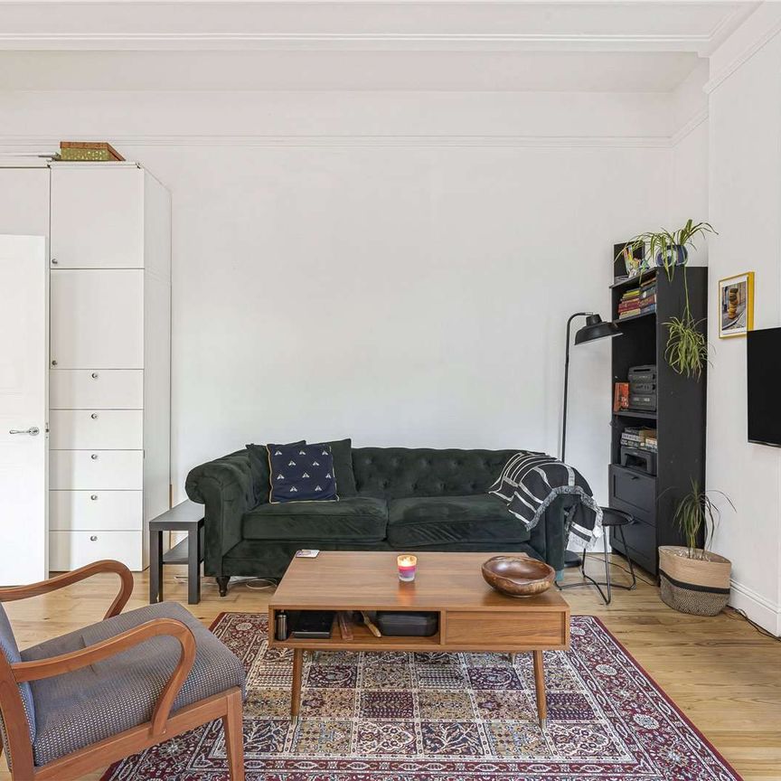 Beautiful two bedroom apartment in a Grade II listed conversion. - Photo 1