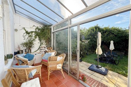 6 bedroom semi-detached house to rent - Photo 3