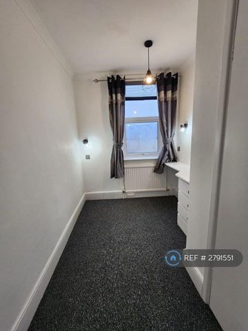 2 bedroom end of terrace house to rent - Photo 4