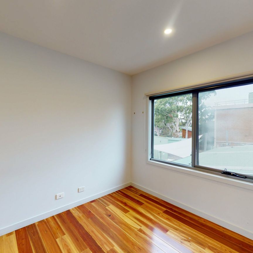 Perfect Location! - Photo 1