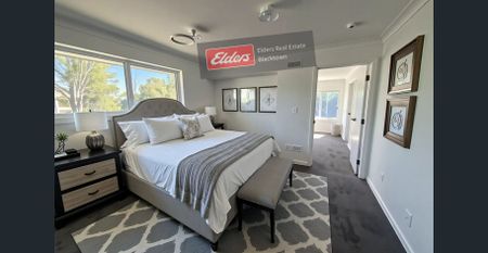 Brand-New Modern Elegant Family home. - Photo 5