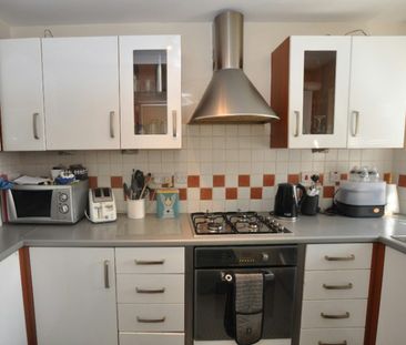 Semi-detached house to rent on - Photo 6