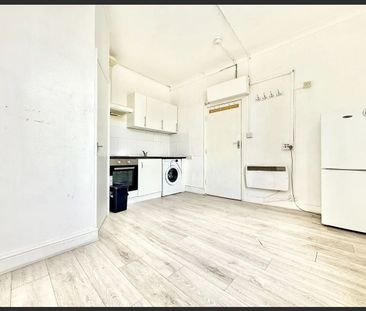 Studio Flat, Romford Road, E7 - Photo 2