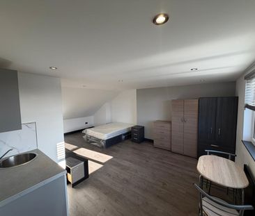 Studio Flat, Thornsbeach Road, SE6 - Photo 1