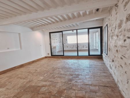 Location Appartement 3 pièces 130m² - Photo 2