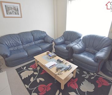 3 Bedroom Mid Terraced House - Photo 2